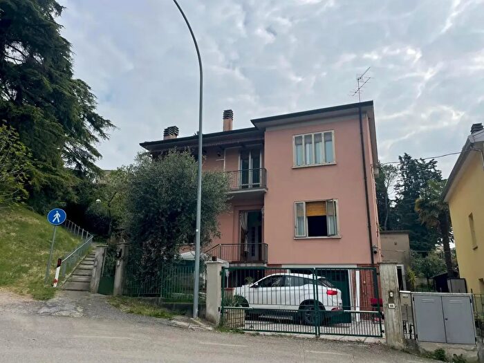 Casa con 8 locali in vendita in Via Canale, Riolo Terme