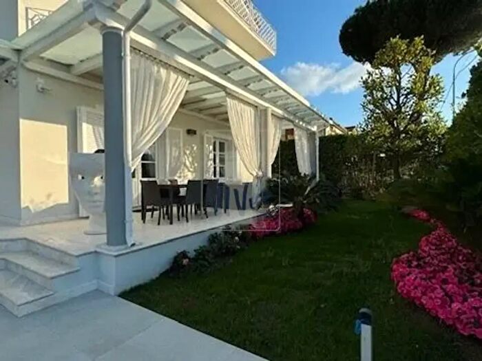 Casa con 12 locali in vendita in Via Leonardo da Vinci, Pietrasanta