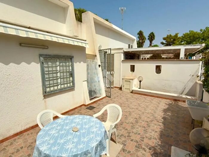 Casa bilocale in vendita in Via Virgilio, Ugento