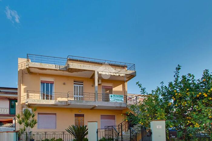 Casa trilocale in vendita in Via Dante Alighieri, San Filippo Del Mela