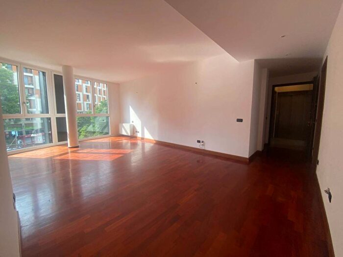 Appartamento con 5 locali in affitto in Largo La Foppa, Moscova, Milano