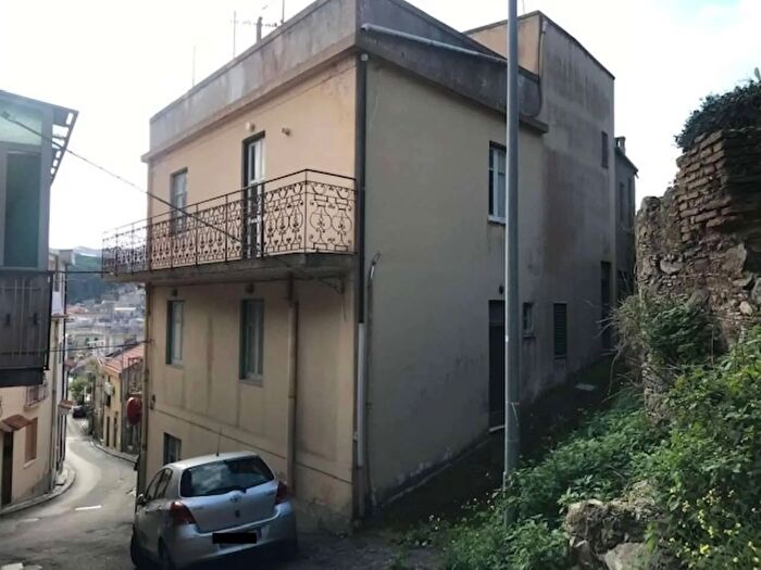 Casa con 5 locali in vendita in Via Novembre Messina, Messina