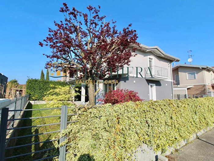 Casa con 6 locali in vendita in Via Verona, Valeggio Sul Mincio