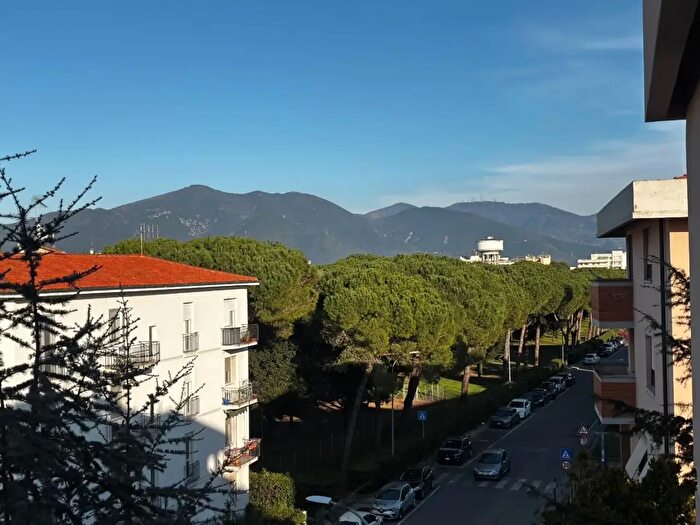 Appartamento con 5 locali in vendita in Ia Enrico Betti, Pisa