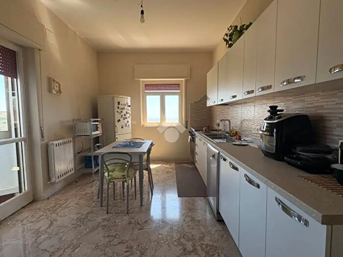 Appartamento quadrilocale in vendita in Via Schipani, Catanzaro