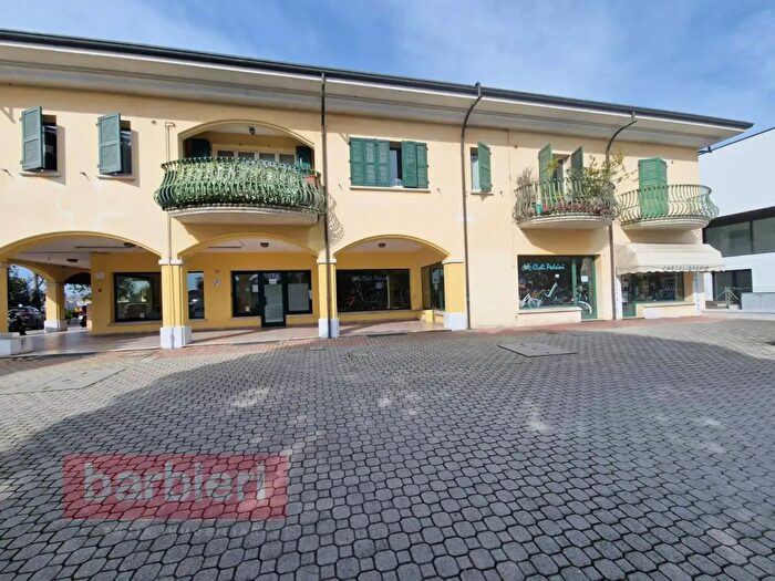 Appartamento quadrilocale in vendita in Piazzale Artusi, Cervia