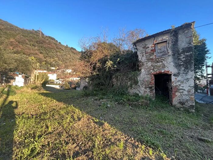 Casa trilocale in vendita in Massa