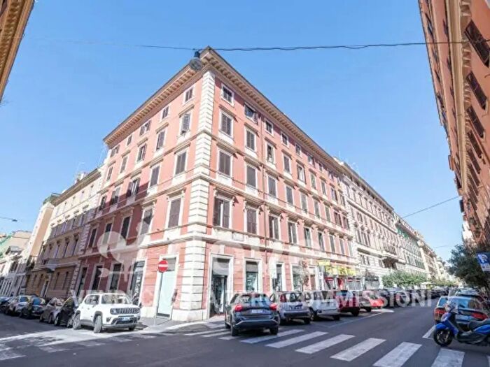 Appartamento quadrilocale in vendita in Via Alessandria, Roma