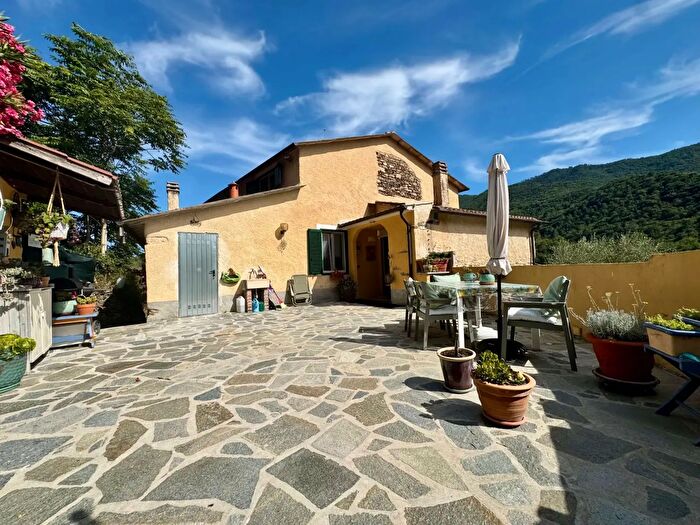 Casa con 6 locali in vendita in Borgata Cavalli, Stellanello