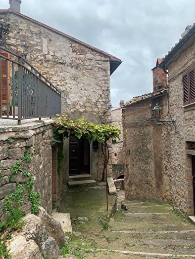 Appartamento con 5 locali in vendita in Semproniano