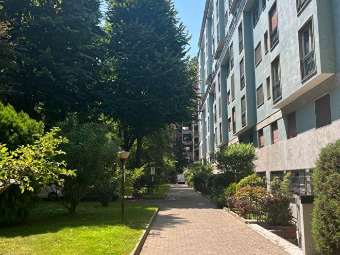 Appartamento trilocale in affitto in via Savona, Solari, Milano