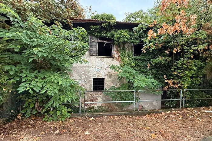 Casa con 10 locali in vendita in Via del Molino, Piossasco