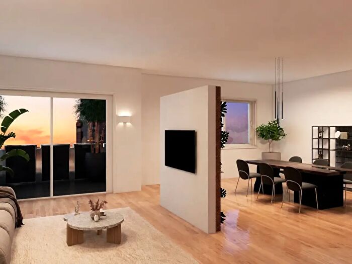 Appartamento quadrilocale in vendita in Via Raffaello Bertieri, Milano
