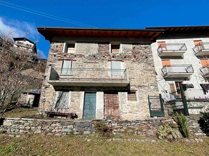 Casa con 6 locali in vendita in Ardenno