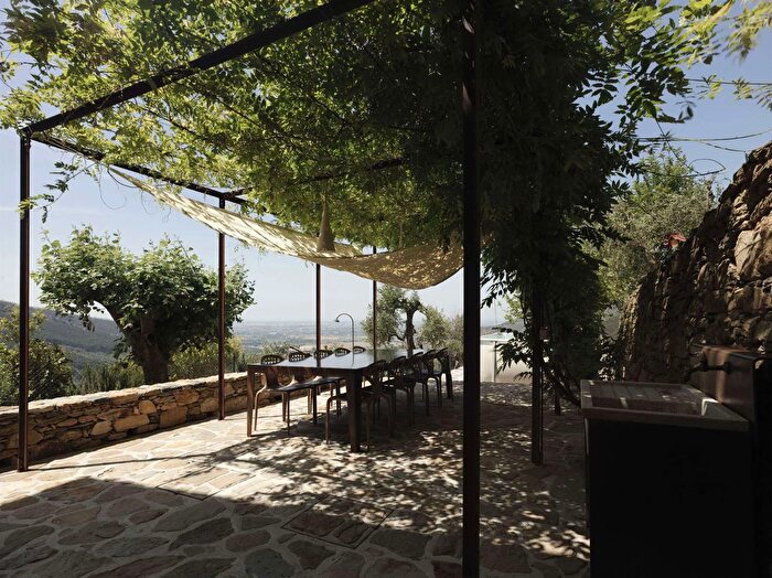 Casa con 6 locali in vendita in Calci