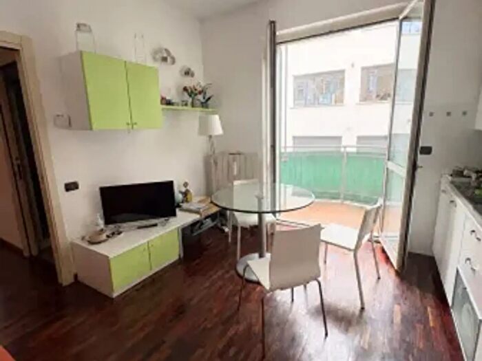 Appartamento bilocale in vendita in Via Bastia, Milano