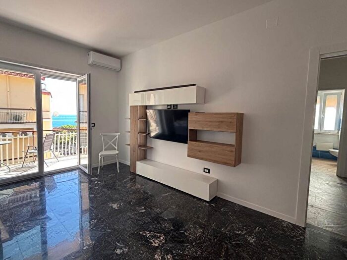 Appartamento bilocale in affitto in Via Angelo Rubino, Centro, Formia