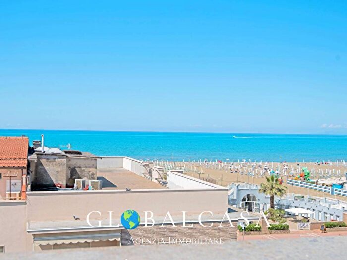 Casa con 5 locali in affitto in Via Giovanni Marradi, Marina di Grosseto, Grosseto