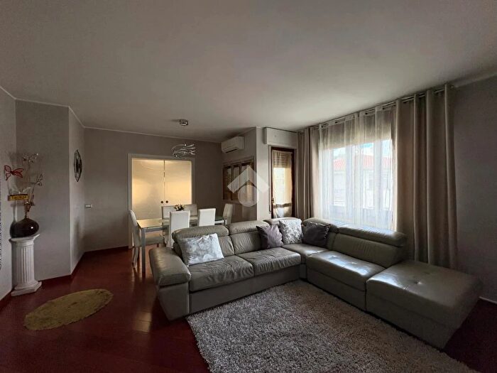 Appartamento trilocale in vendita in Via Papa Giovanni XXIII, Villongo