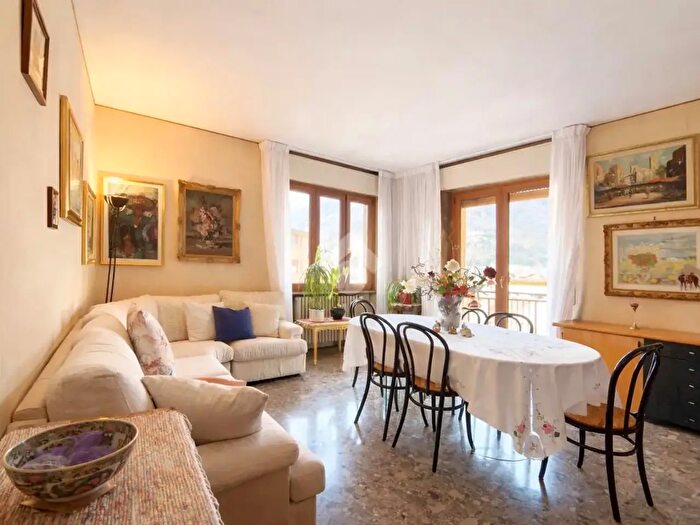 Appartamento trilocale in vendita in Viale Italia, Tirano