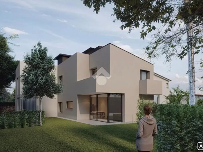 Casa con 6 locali in vendita in Via Isonzo, Treviso