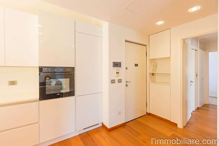 Appartamento trilocale in affitto in Via Carlo Ederle, Verona