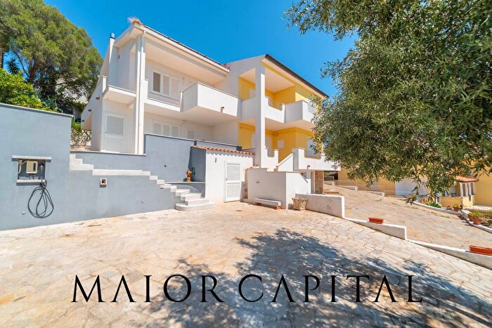 Casa quadrilocale in vendita in Via Giovanni Battista, Budoni