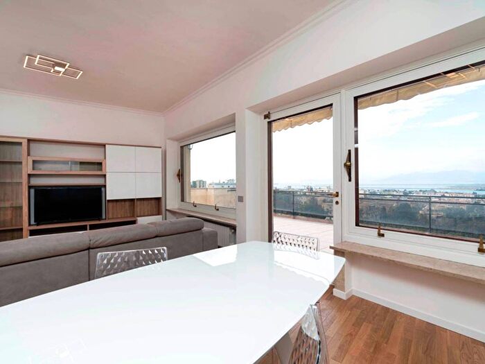 Casa con 6 locali in affitto in Via Oslavia, Tuvixeddu, Cagliari