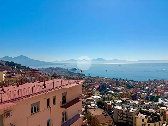 Appartamento con 10 locali in vendita in Via Kagoshima, Napoli