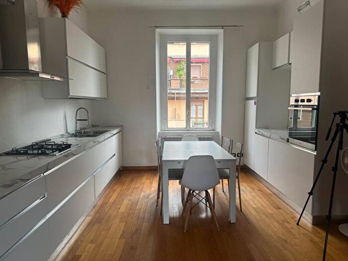 Appartamento trilocale in affitto in Via Lepontina, Farini, Milano