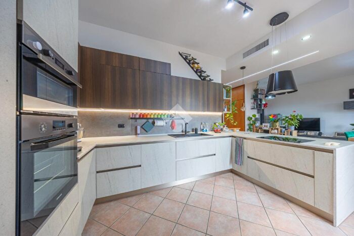 Appartamento trilocale in vendita in Via Montecompatri, Monte Porzio Catone