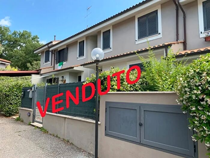 Appartamento trilocale in vendita in Via Giovanni Falcone, Manziana