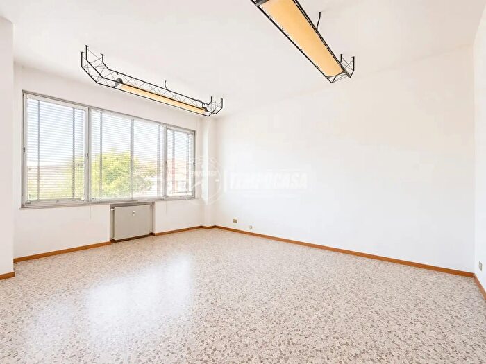 Appartamento con 5 locali in vendita in Via G Passerini, Guastalla