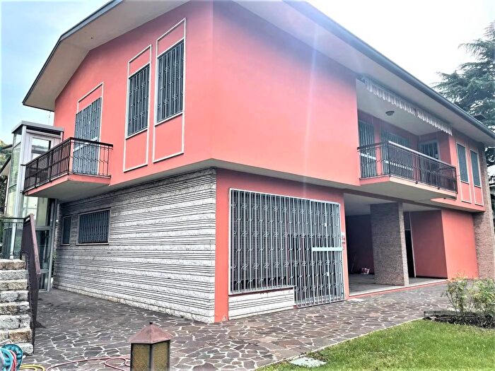 Casa con 6 locali in vendita in Via San Gaetanino Brescia, Brescia