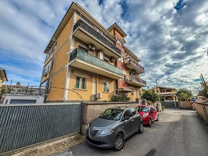 Appartamento quadrilocale in vendita in Via Giovanni Minozzi, Roma