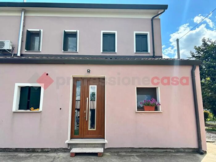 Appartamento con 5 locali in affitto in Via Bragola Snc, Fratta Polesine
