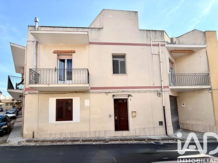 Casa con 6 locali in vendita in Via Bari, Noto