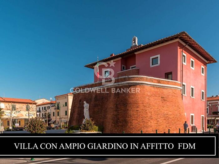 Casa con 6 locali in affitto in via rafaelli, Roma Imperiale, Forte dei Marmi