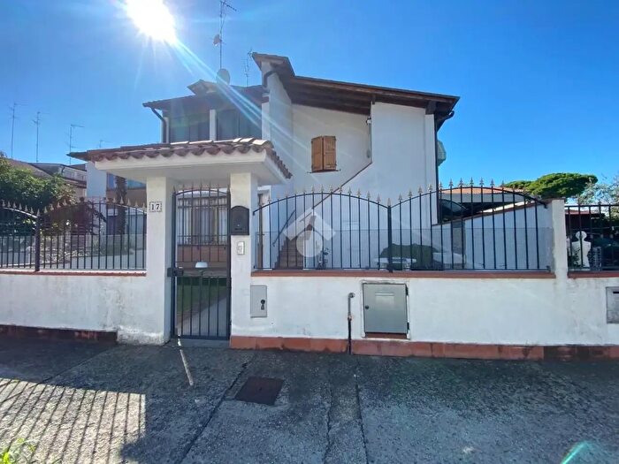 Appartamento trilocale in vendita in Via Modena, Comacchio