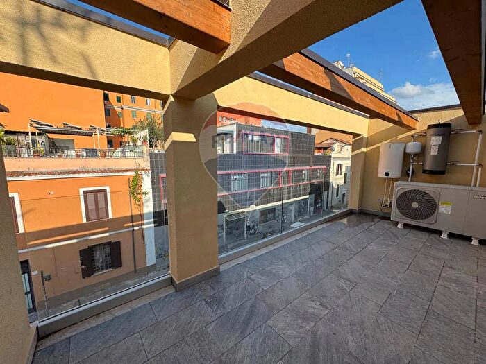 Appartamento trilocale in vendita in Via Ettore Giovinale, Roma