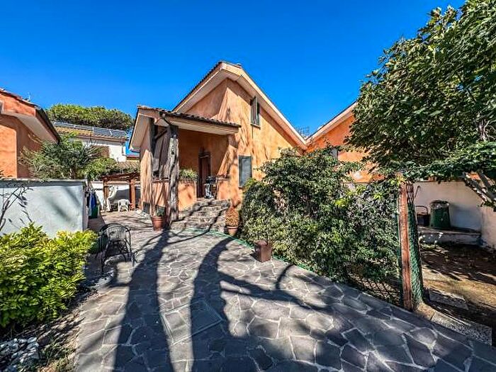 Casa con 6 locali in vendita in Via Monte Cauriol, Fiumicino