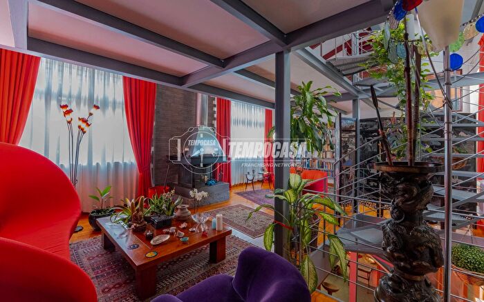 Appartamento quadrilocale in vendita in Via Comune Antico, Milano