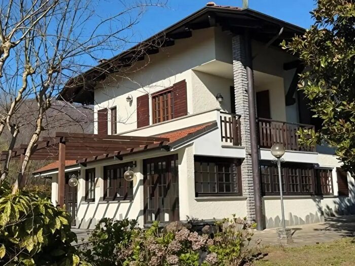 Casa con 20 locali in vendita in Strada Badino Angolo Strada Costa, Cumiana