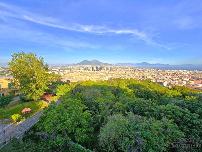 Appartamento quadrilocale in affitto in Salita Moiariello, San Carlo All'Arena, Napoli