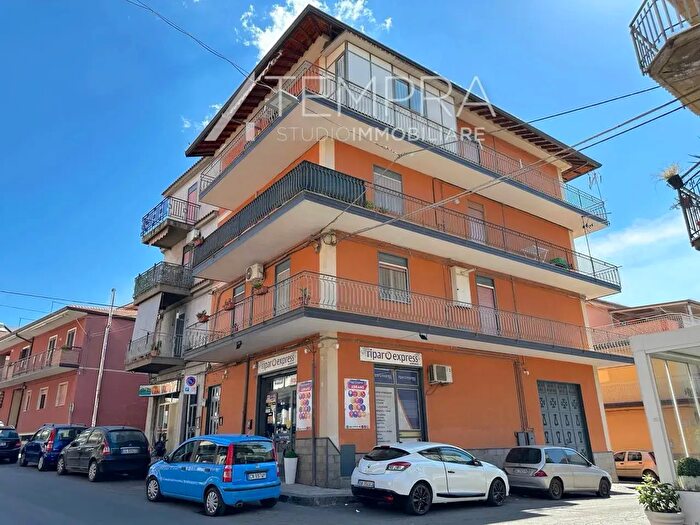 Appartamento con 5 locali in vendita in Via Solicchiata, Adrano