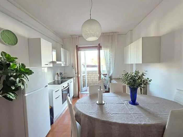 Appartamento con 5 locali in vendita in Carrara