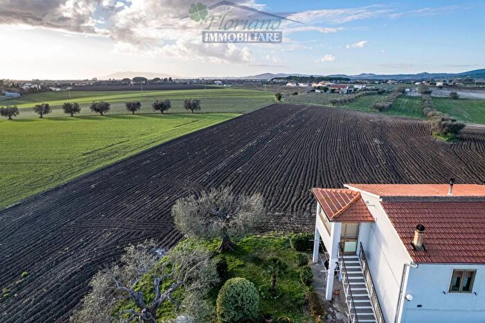 Casa con 9 locali in vendita in Località Ara Vecchia, Montalto Di Castro