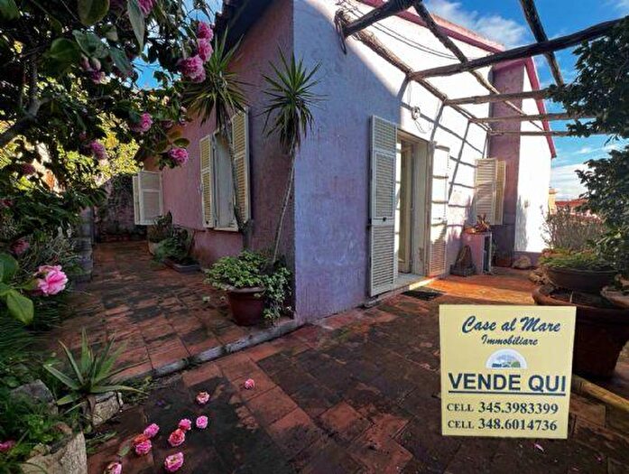 Casa con 5 locali in vendita in Centrale, La Maddalena