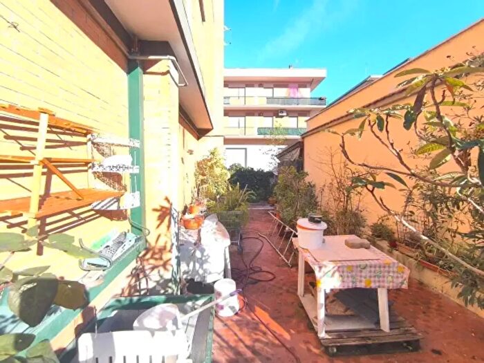 Appartamento trilocale in vendita in Via Emilio Gallori, Roma