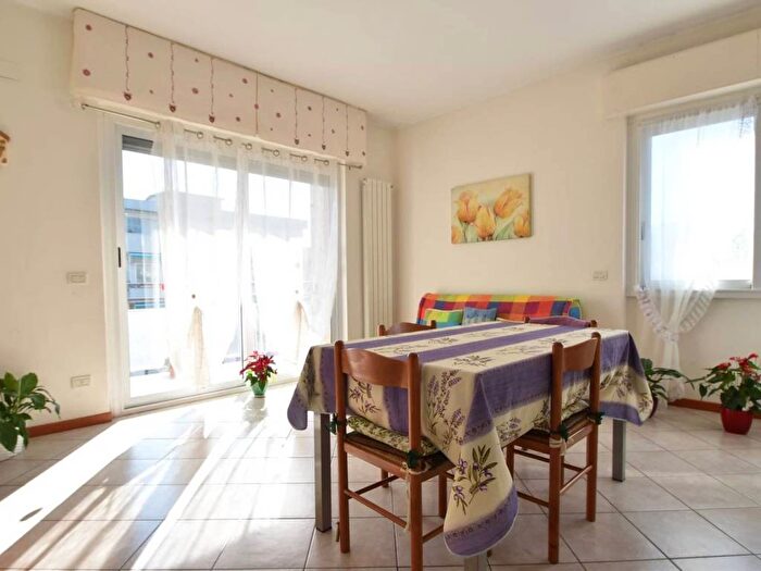 Appartamento trilocale in affitto in Via Aurelia, Centro, Loano